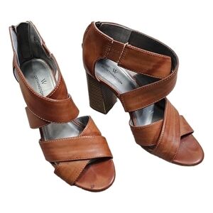 Heeled brown cross strap zip sandals